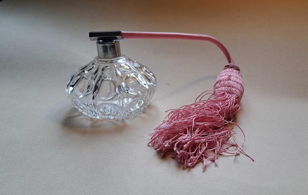 Flakon na perfumy z atomizerem