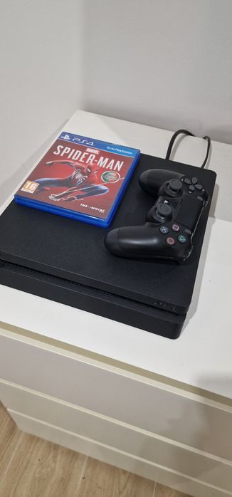 PS4 Slim 500GB + comando original + jogo