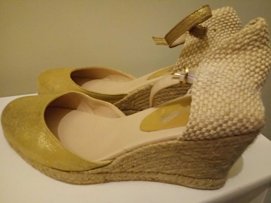 Sprzedam espadryle złote rozm.40