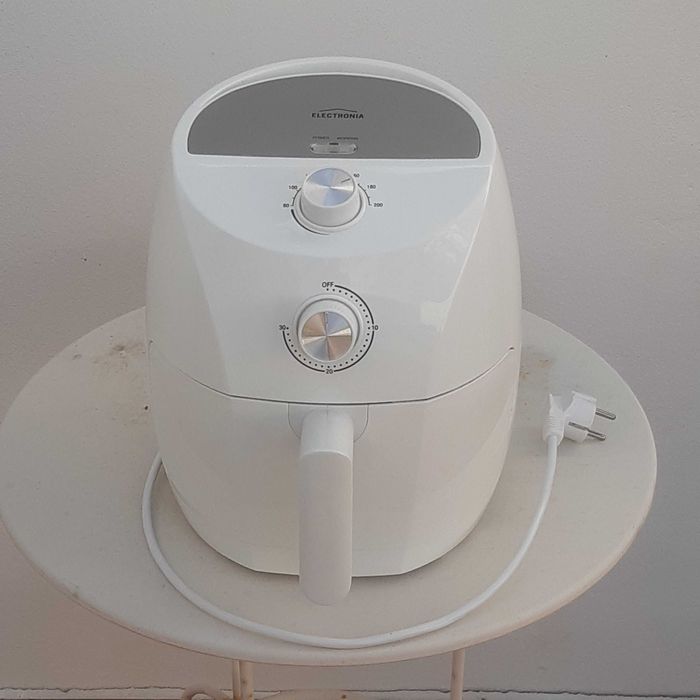 Fritadeira sem óleo Air Fryer ELECTRONIA – cozinha saudável e prática
