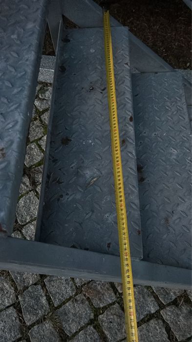 Escada em ferro metalizada