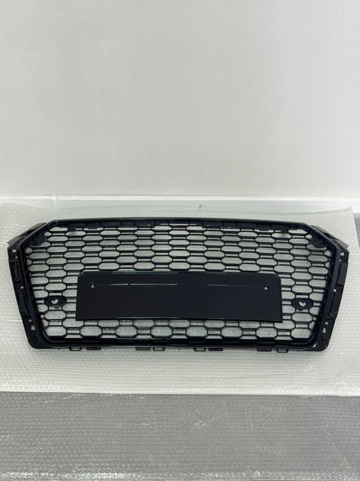 Решітка радіатора A4 B9 RS4