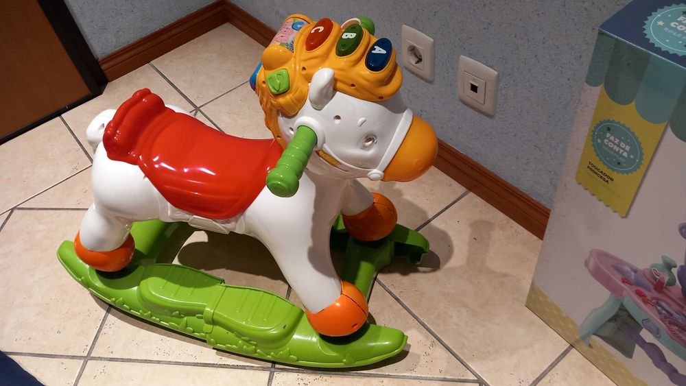 Cavalo de brincar com rodas