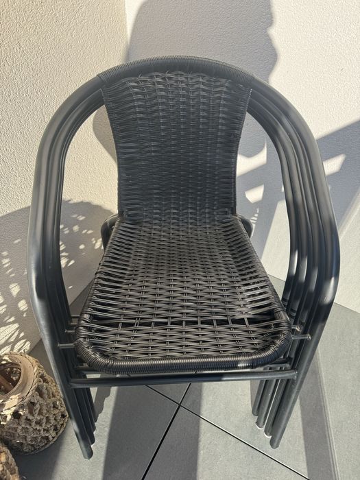 PILNIE SPRZEDAM Meble na balkon ogrodowe stolik i 4 krzesła rattan czarny