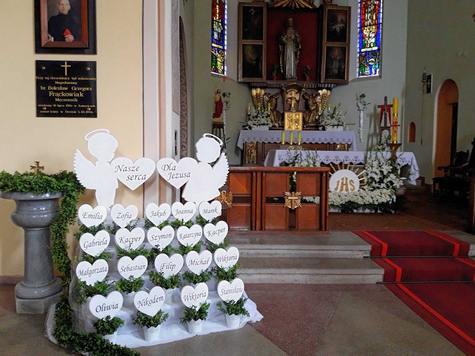 Anioły z sercami dekoracja Pierwsza Komunia