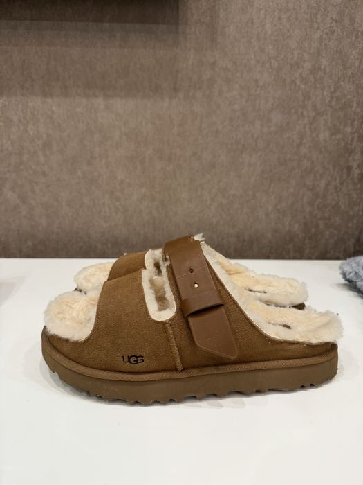 Сандалі бренду UGG. Стан нових