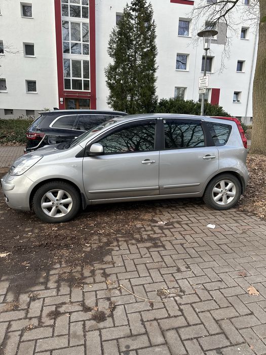 Nissan Note 1.6 АКП 2007
