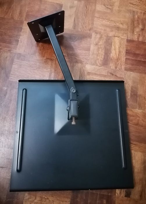 Prateleira metálica