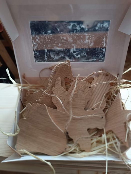 Zestaw drewnianych ozdób światecznych