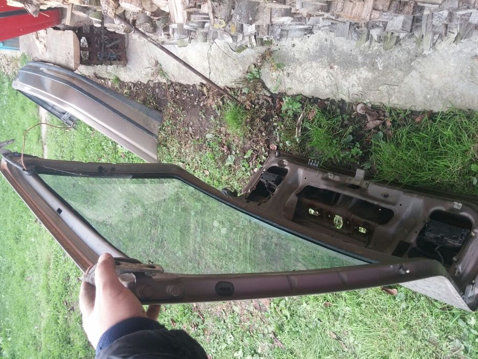 Кришка багажника (ляда)