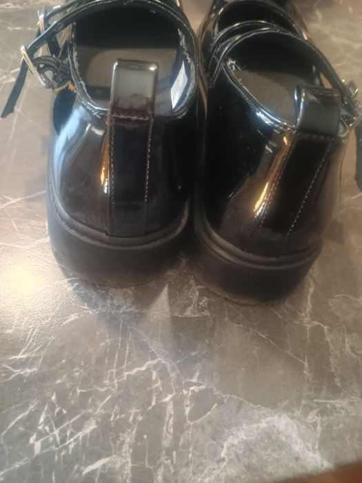 Туфли школьные лаковые