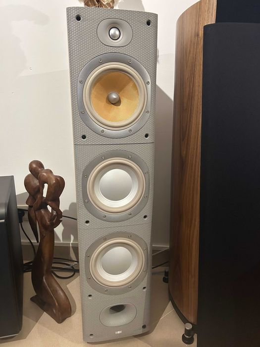 Colunas B&W modelo DM 604 S3