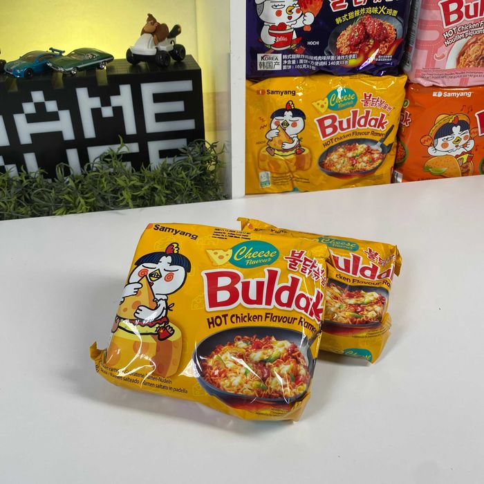 Локшина Buldak Hot Cheese Їжа швидкого приготування Бульдак з сиром