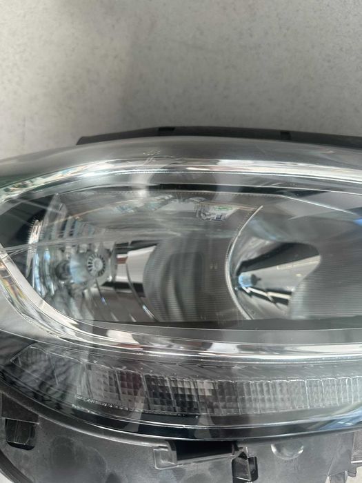 Ótica / Farol DIREITA Mercedes CITAN W206 Original HELLA – A2069061000