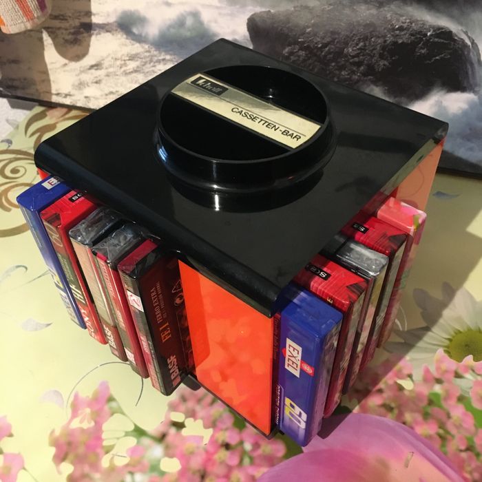 Box do kaset audio marki SONOVOX, model Sono-Bar.