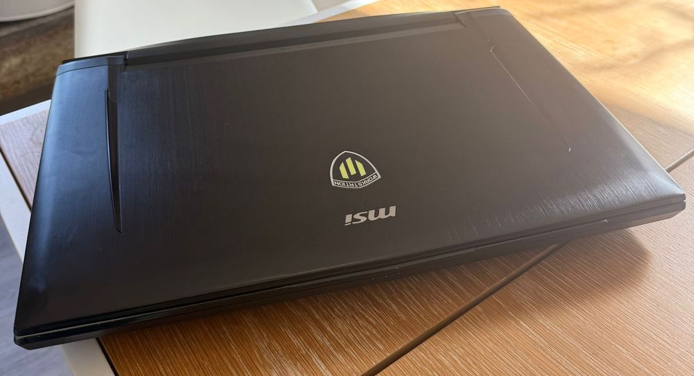 Vendo pc portatil MSI