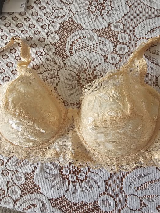 Nowy,miękki  biustonosz kolor moreli 36/80 B/C