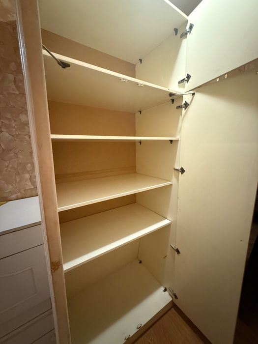 Шафа в вітальню чи спальну кімнату