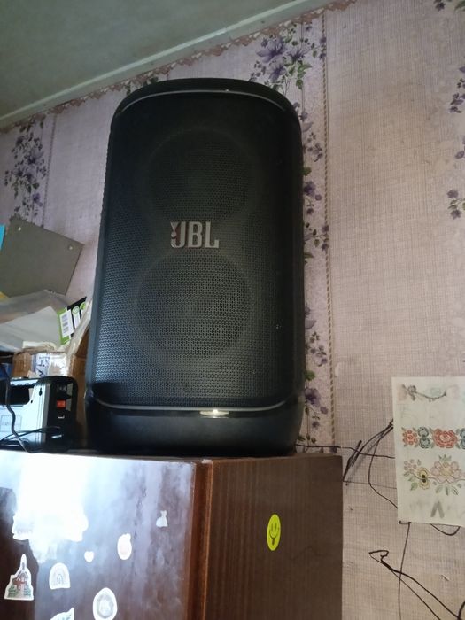 Продам колонку jbl party box 520