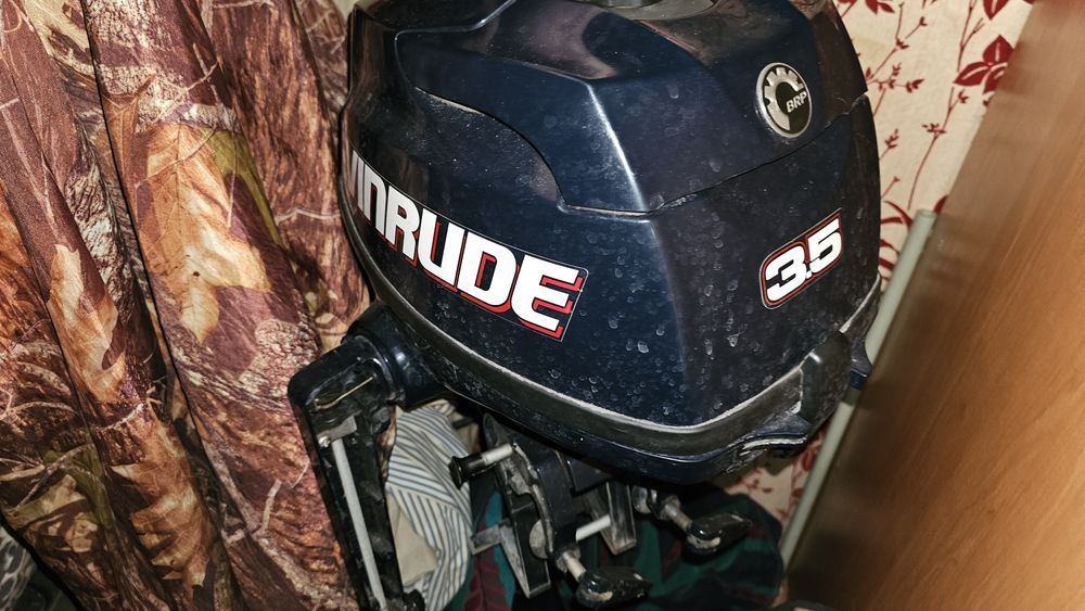 Продам лодку Sealarc320,EVENRUD 3.5