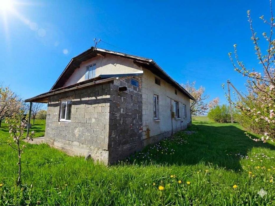 Продається добротний цегляний будинок...