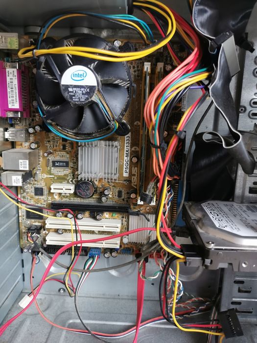 PC Asus em funcionamento