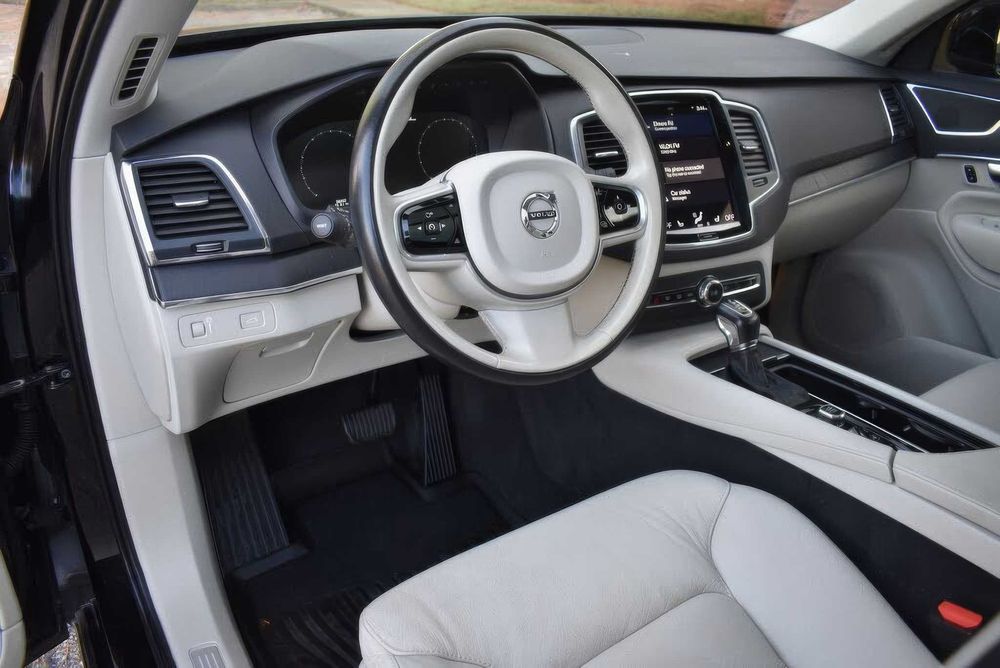 Volvo XC90 T6 Momentum 7-Passenger      2020