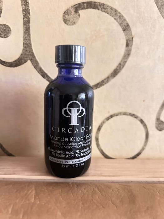 Професійні пілінги для обличчя image, circadia