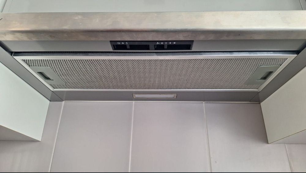 Conjunto eletrodomésticos - frigorífico, forno, termoacumulador, máquina loiça e exaustor