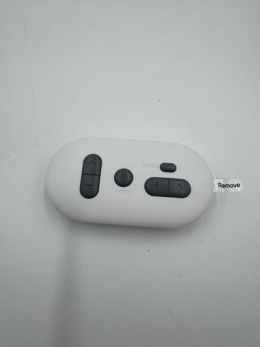 Interaktywna myszka dla kota z piorkiem