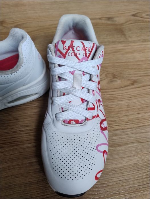 Продам кросівки Skechers