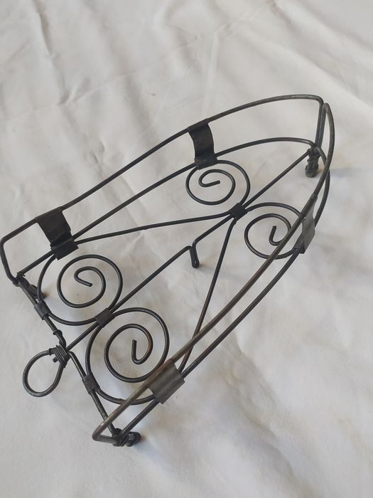 Sprzedam podstawkę pod żelazko metaloplastyka z PRL