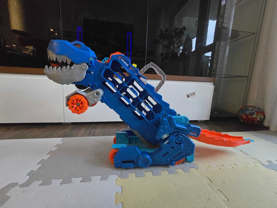 hot wheels duży T-REX