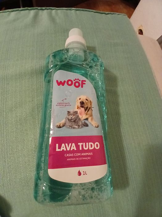 Liquido lavar chão infensivo para os animais