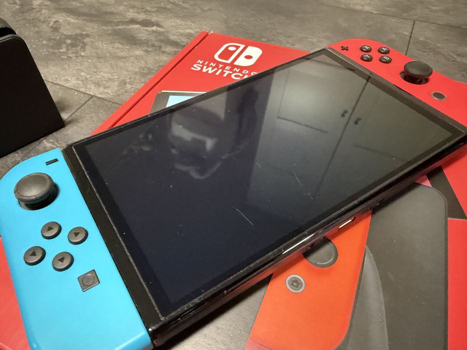 Nintendo Switch OLED Komplet