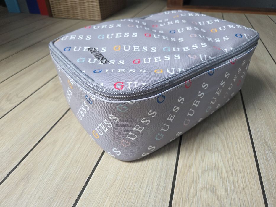 Duża Kosmetyczka z napisem Guess 29 x 21 cm