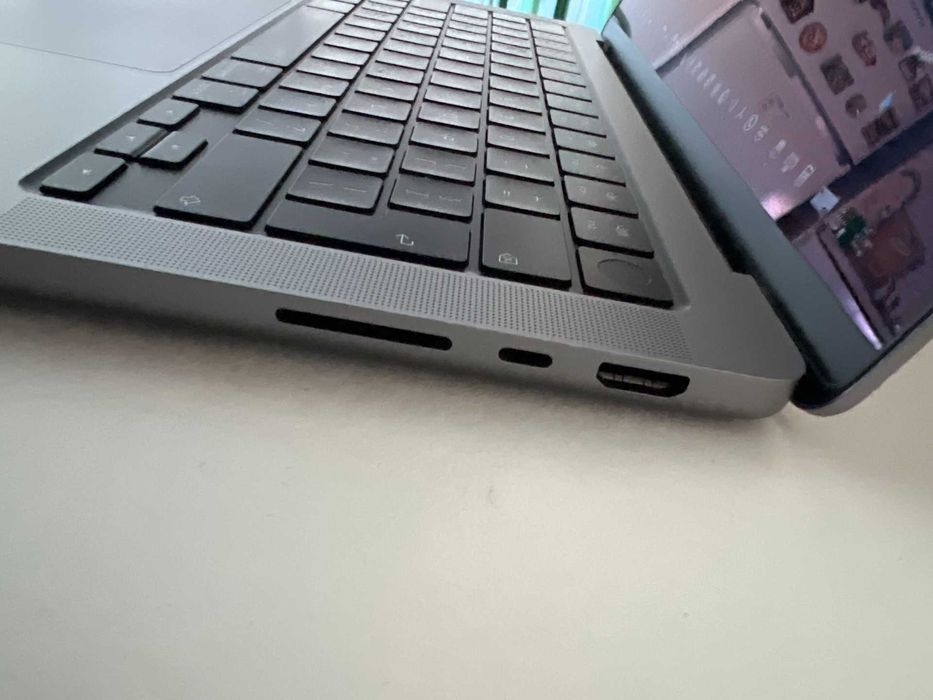 MacBook Pro M2 16GB 1TB