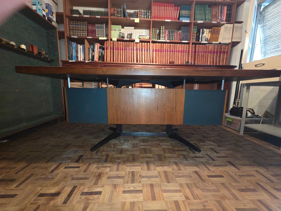 Móvel secretária design Daciano da Costa