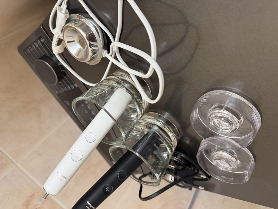Sprzedam szczoteczki soniczne ładowane szklanka
