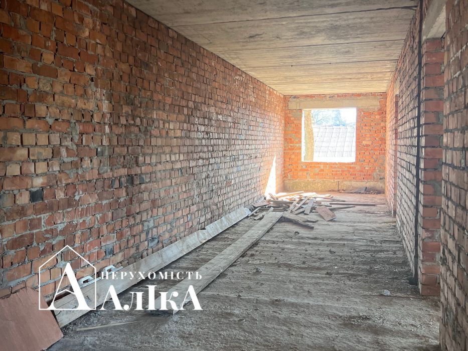 Продам велику 2-кімнатну квартиру в новобудові в центральній частині
