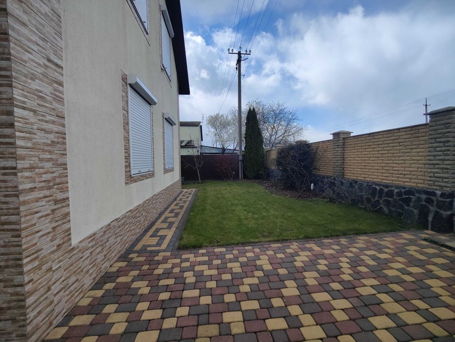 Продаж сучасного заміського будинку з виходом до річки Вільшанка!