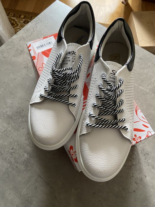 Жіночі кросівки (кеди)