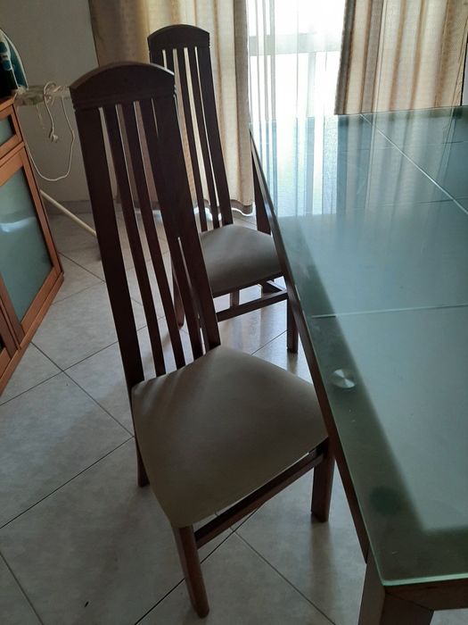 Esta como nova não posso dar garantia de um movel que comprei ha 4 ano