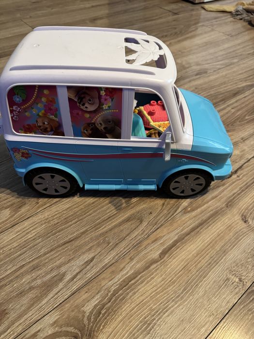 Samochud Balbi z zabawkami