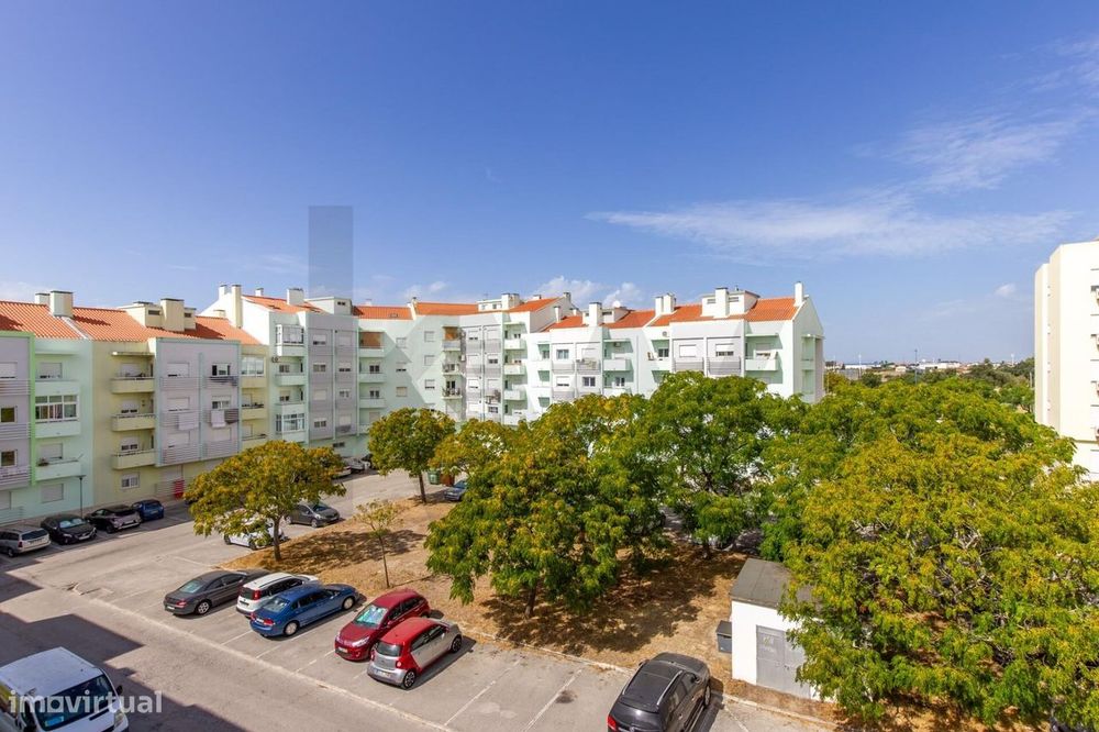 Apartamento T3 com Suíte, Lareira, Três Varandas e Arrecadação | Monti