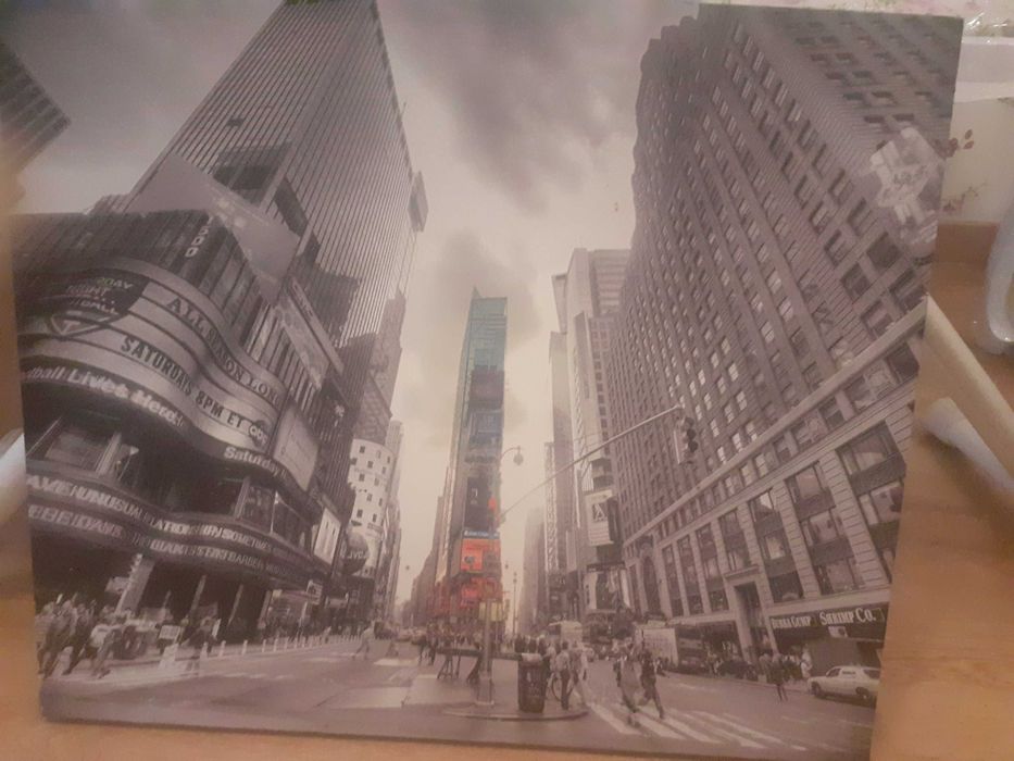 Quadros cinza/preto/vermelho