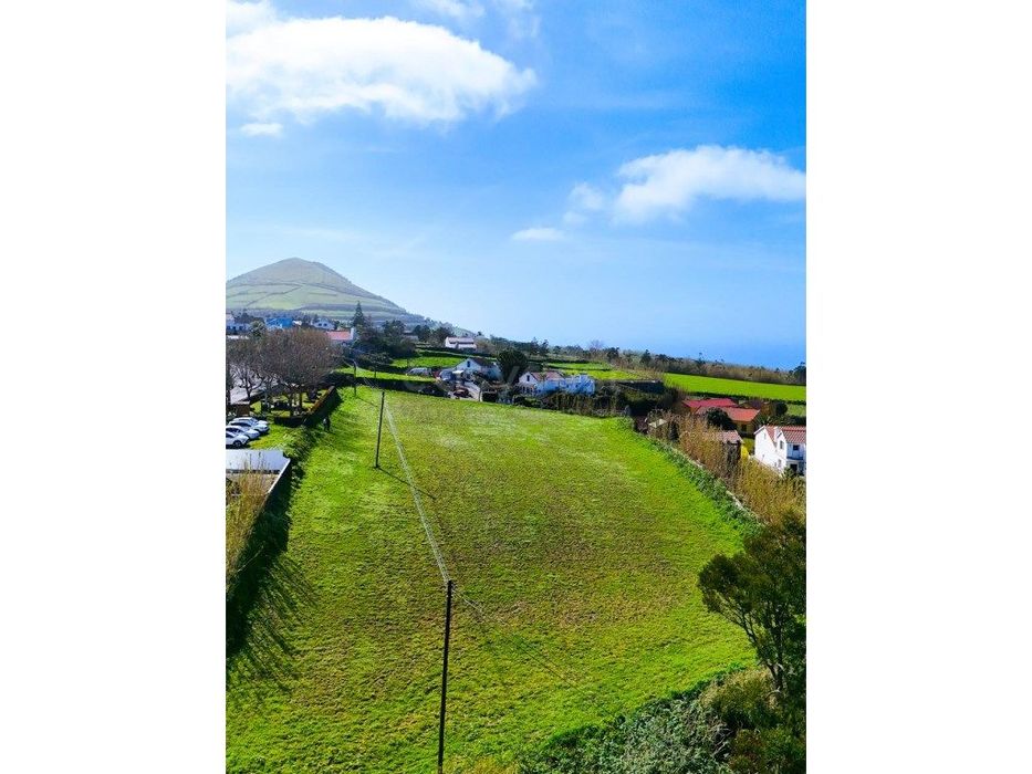 Terreno Urbano com vista mar e serra.