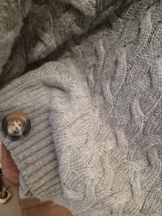 Женский свитер пончо