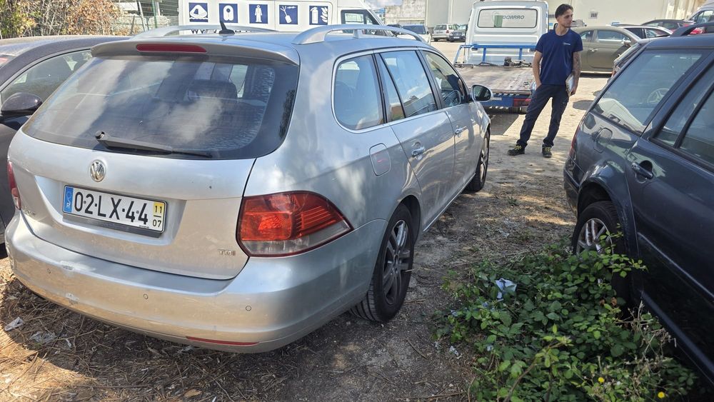 VW Golf VI 1.6 TDI avariado