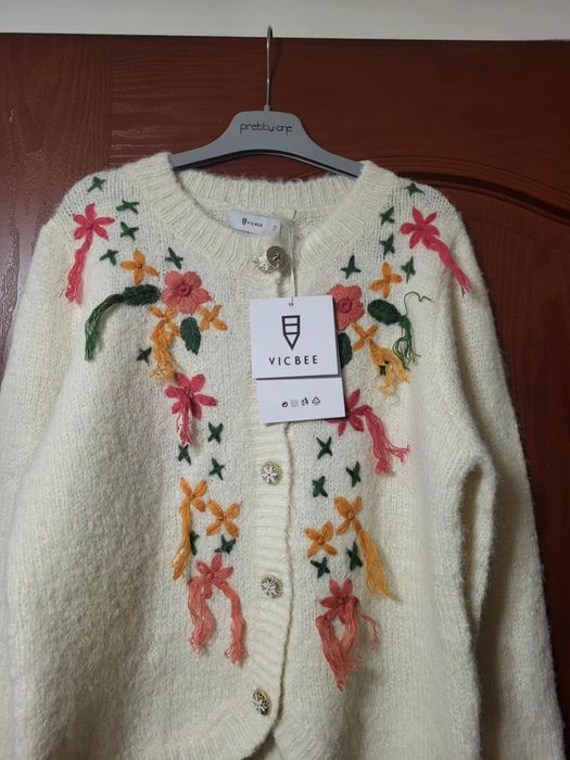 Nowy sweterek kardigan biały haftowany 38/40